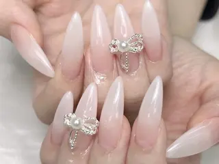 ネイル Shis_🦄shi 韓国風キラキラネイルのネイルデザイン