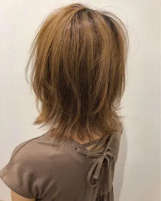 ミディアム 石田 優菜のヘアスタイル