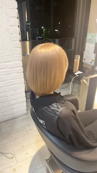 ショート カラー ブリーチ/髪質改善/ ハイトーン/暖色のヘアスタイル