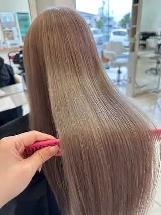 ロング カラー ハイトーン/ブリーチ Nozomiのヘアスタイル