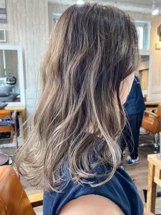 セミロング カラー 🔆学生に人気🔆 AEQUITASのヘアスタイル