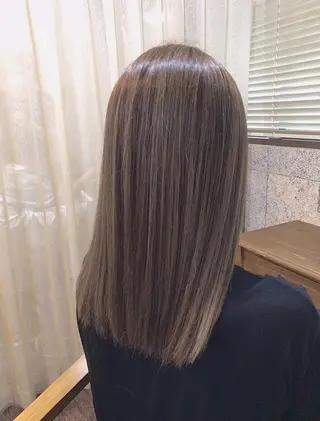 セミロング カラー Tsuyoki .のヘアスタイル