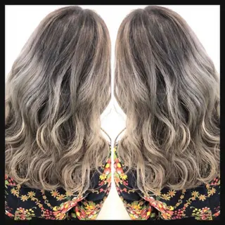 セミロング カラー パーマ ヘアアレンジ メンズ キッズ ネイル マツエク・マツパ 酸性ストレート 髪質改善大槻勇樹のヘアスタイル