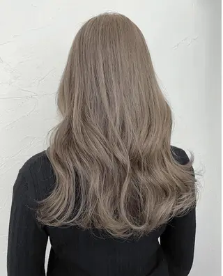 ロング カラー 艶感ミルクティー🤍 色落ち綺麗🤍ともやのヘアスタイル