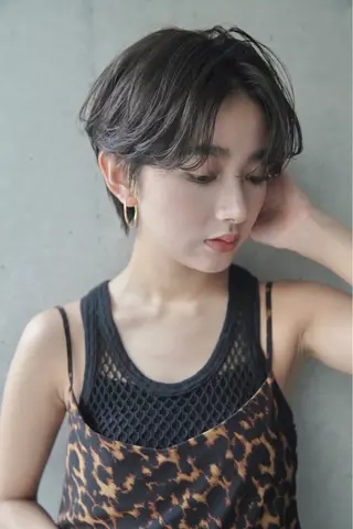 ショート カラー 祝田 巳幸のヘアスタイル