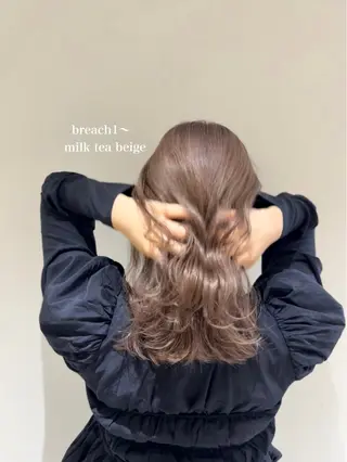 ミディアム カラー ミルクティー× グレージュMOMOのヘアスタイル