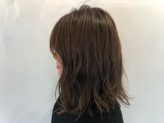 ミディアム 辻本 夏子のヘアスタイル