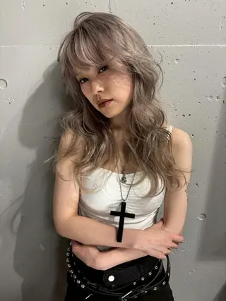 カラー セミロング ハイトーン😺艶 ✨ブリーチ✨透明感のヘアスタイル