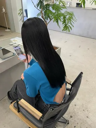 ロング カラー 小出 萌恵のヘアスタイル