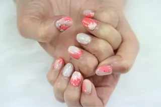 ネイル カラーズビューティサロン所属・石井 桃子のネイルデザイン