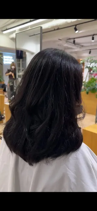 ミディアム 川上 彩夏のヘアスタイル