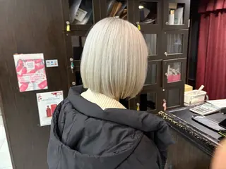 ミディアム カラー ホワイト/店長/カラ ー講師/錦糸町/岩崎のヘアスタイル