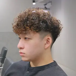 ショート パーマ メンズ フェザーパーマ職人 🪶ryosukeのヘアスタイル