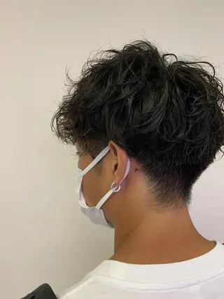 ショート パーマ メンズ 鈴木 悠平のヘアスタイル