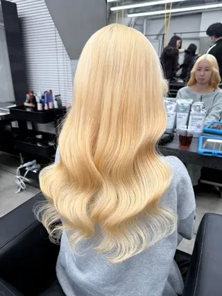 セミロング カラー ハイトーン/髪質改善 🦋KASUGA🖤のヘアスタイル