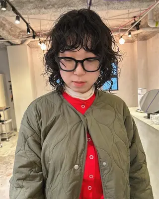 ミディアム パーマ Loom.所属・村上雅人 ナチュラルモードのヘアスタイル