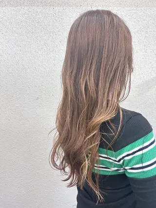 ロング 伊藤 世羅のヘアスタイル