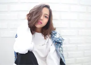 ミディアム カラー コテ巻き風パーマ SHONOのヘアスタイル