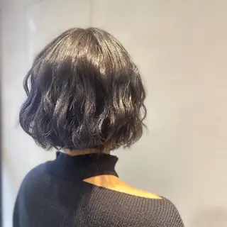 ショート カラー カジュアルを女っぽく 𝗮𝘆𝗮𝗰𝗼のヘアスタイル