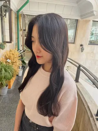 ロング カラー ブリーチなし✨艶髪 カラー𓃲YAGIのヘアスタイル