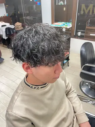 パーマ メンズ 坂本 雄平のヘアスタイル