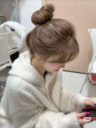 セミロング 色持ち🤎ベージュ/ ブラウン🏹艶カラーのヘアスタイル