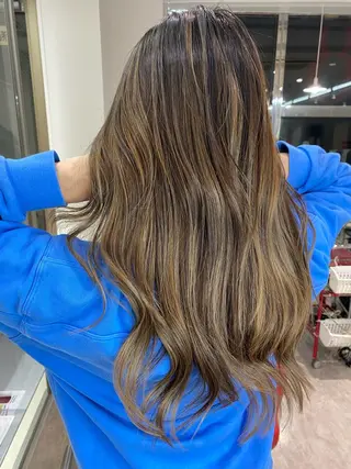 ロング カラー hair make huit8所属・ハイライト&ブリーチ 💇🏼‍♀MAHOのヘアスタイル