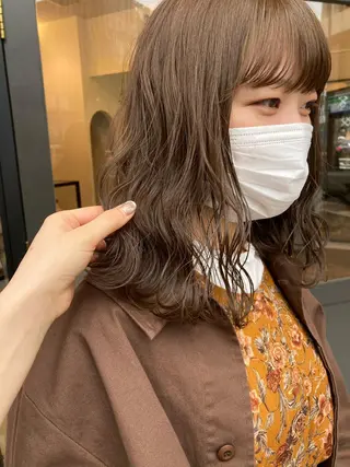 ミディアム オオタ ユキのヘアスタイル