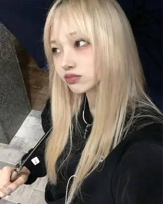 ミディアム レイヤー/ブロンド 透明感カラー/ヒロトのヘアスタイル