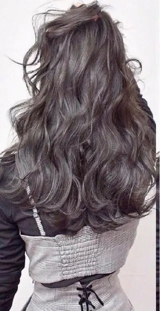 ロング EARTH/A東川 優美のヘアスタイル