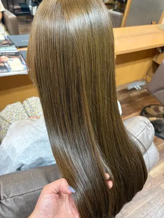 ロング カラー 折田 真優のヘアスタイル