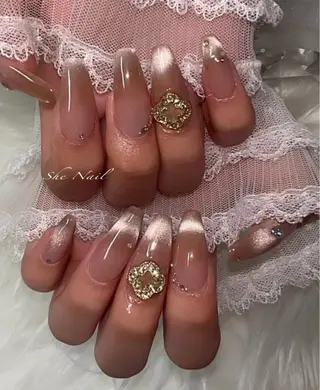 ネイル She_nail所属・ELSA_ Bellaのネイルデザイン