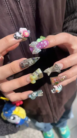 ネイル Mariris所属・ᗷᗩᑎSᗩ ᑎᗩIᒪ ՏᗩᒪOᑎのネイルデザイン