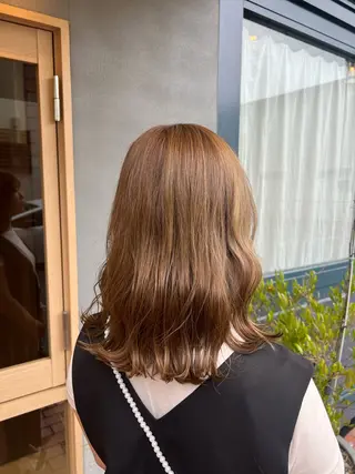 セミロング カラー 伊藤 康乃のヘアスタイル