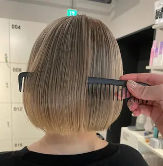 ショート カラー ブリーチ👩‍🦳/ ‪✂︎MANAMIのヘアスタイル