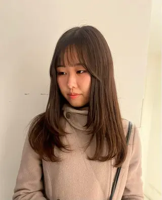 セミロング あやか/ベージュ /透け感カラーのヘアスタイル