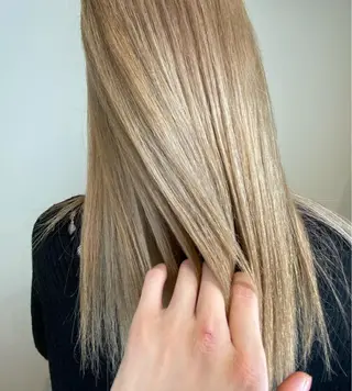 ミディアム 大阪ウルフカット ハッシュカットのヘアスタイル