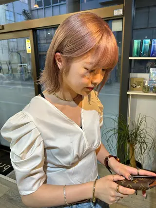 ミディアム W所属・小林 朋花のヘアスタイル