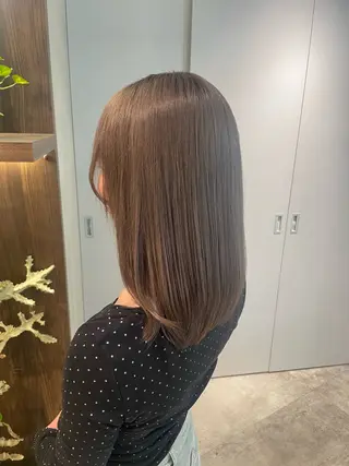 セミロング カラー Toiro 新宿所属・ハイトーン/透明感 yuinaのヘアスタイル