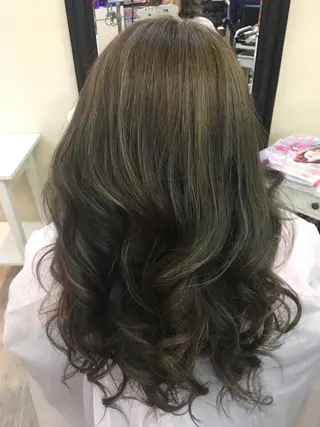セミロング 鶴見 和美のヘアスタイル