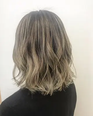 ミディアム ハルカ/透け感カラー /顔周りレイヤーのヘアスタイル