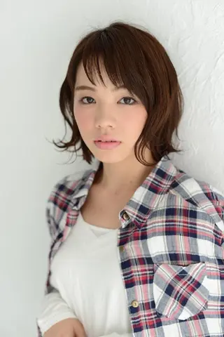 ミディアム カラー 上田 恵里のヘアスタイル