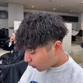 ショート パーマ ヘアアレンジ メンズ 艶カラー の達人のヘアスタイル