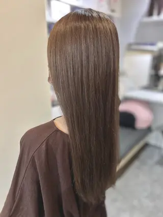 ロング カラー Reina .のヘアスタイル