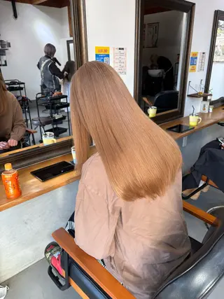 セミロング カラー まろやかなベージュ 小池春樹のヘアスタイル