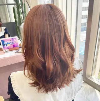 セミロング 鈴木瑛里／ブロンド ベージュ／男女のヘアスタイル