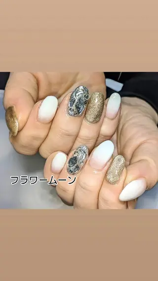 ネイル フラワー ムーンのネイルデザイン