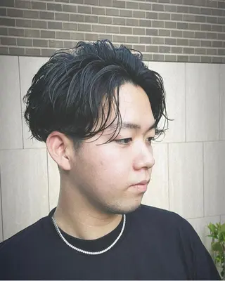 ミディアム パーマ メンズ BASUKIA 西宮 甲子園口所属・𝙢𝙚𝙣'𝙨 𝙝𝙖𝙞𝙧高津のヘアスタイル