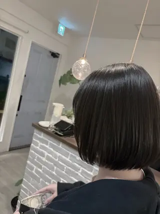 はしもとひより/ 艶カラー/ストレートのヘアスタイル