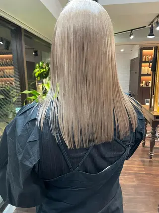 セミロング カラー オカモト ミユウのヘアスタイル